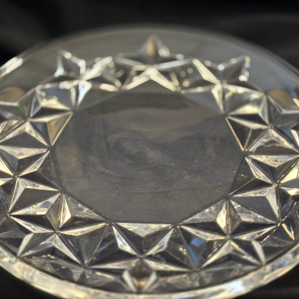 Tiffany & Co. Star Plate—Celestial Elegance in Glass This isn’t just a plate—it’